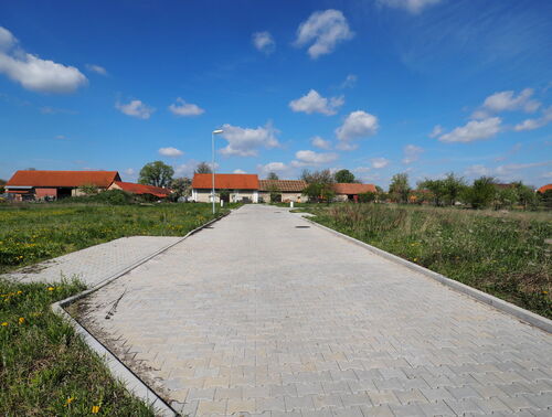 Fotografie nemovitosti - Prodej stavebního pozemku 710m2, Vrbová Lhota u Poděbrad