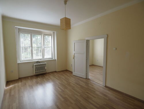 Fotografie nemovitosti - Prodej krásného a tichého bytu po rekonstrukci 1+1, 40 m2, Kodaňská ulice, Praha 10