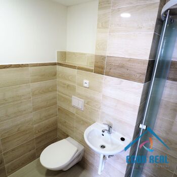 Pronájem světlého bytu 2+1 , 48 m2, nová koupelna, terasa, přímo na Husově nám., Benátky nad Jizerou