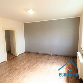 Pronájem světlého bytu 2+1 , 48 m2, nová koupelna, terasa, přímo na Husově nám., Benátky nad Jizerou