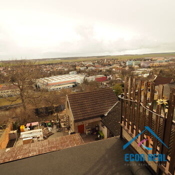 Pronájem světlého bytu 2+1 , 48 m2, nová koupelna, terasa, přímo na Husově nám., Benátky nad Jizerou