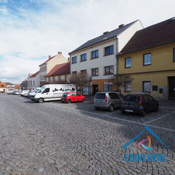 Pronájem světlého bytu 2+1 , 48 m2, nová koupelna, terasa, přímo na Husově nám., Benátky nad Jizerou