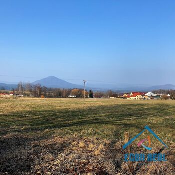 Prodej pozemku na stavbu RD 1832 m2 s krásným výhledem 5 min. od Děčína, Huntířov