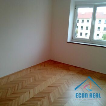 Pronájem krásného bytu 2+1 s balkonem a se sklepem, Helsinská, Kladno