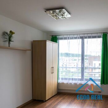 Pronájem příjemného, světlého bytu 2kk, s balkonem a parkovacím stáním, Sousedíkova, Praha 9