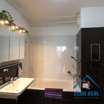 Pronájem příjemného, světlého bytu 2kk, s balkonem a parkovacím stáním, Sousedíkova, Praha 9