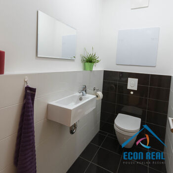 Pronájem příjemného, světlého bytu 2kk, s balkonem a parkovacím stáním, Sousedíkova, Praha 9