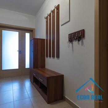 Pronájem příjemného, světlého bytu 2kk, s balkonem a parkovacím stáním, Sousedíkova, Praha 9