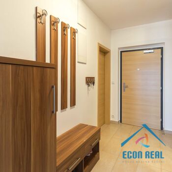 Pronájem příjemného, světlého bytu 2kk, s balkonem a parkovacím stáním, Sousedíkova, Praha 9