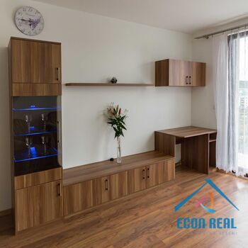 Pronájem příjemného, světlého bytu 2kk, s balkonem a parkovacím stáním, Sousedíkova, Praha 9