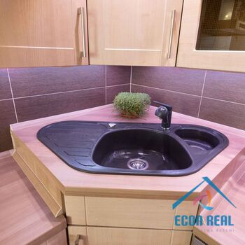 Pronájem příjemného, světlého bytu 2kk, s balkonem a parkovacím stáním, Sousedíkova, Praha 9