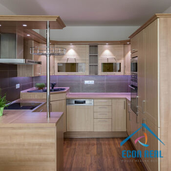 Pronájem příjemného, světlého bytu 2kk, s balkonem a parkovacím stáním, Sousedíkova, Praha 9