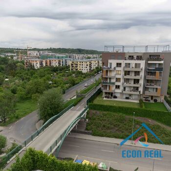 Pronájem příjemného, světlého bytu 2kk, s balkonem a parkovacím stáním, Sousedíkova, Praha 9