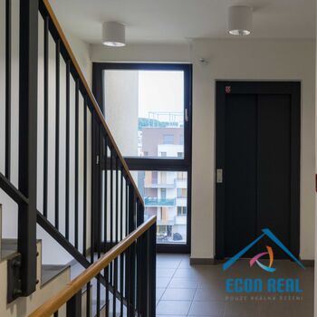 Pronájem příjemného, světlého bytu 2kk, s balkonem a parkovacím stáním, Sousedíkova, Praha 9