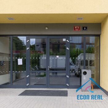 Pronájem příjemného, světlého bytu 2kk, s balkonem a parkovacím stáním, Sousedíkova, Praha 9