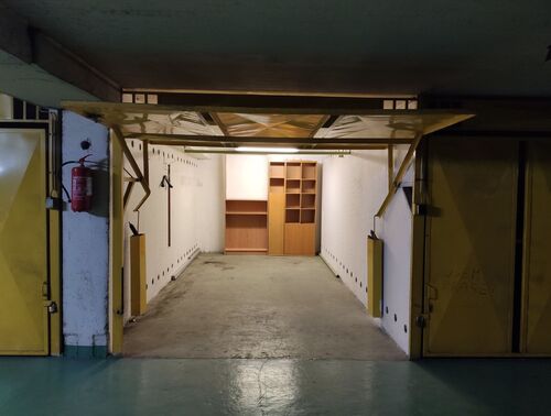 Fotografie nemovitosti - Pronájem garáže v garážovém domě, Čimická, Praha 8