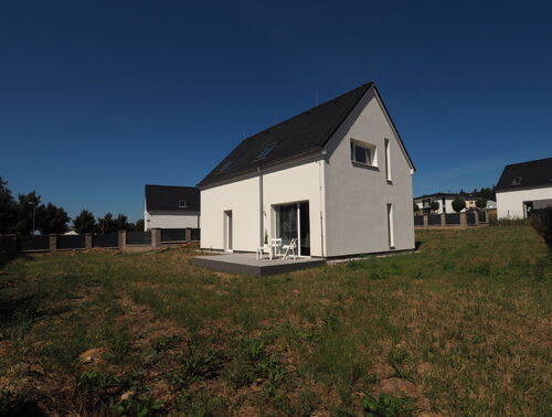 Fotografie nemovitosti - Prodej patrového RD 5kk, 99 m2, s rovinatým pozemkem 757m2, Slunečná, Nová Ves pod Pleší