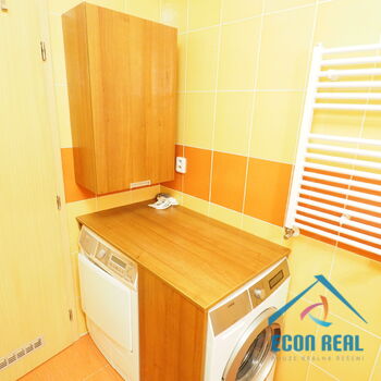 Pronájem krásného bytu 3+kk s terasou, zahradou a 2 místy k parkování, Platanova, Jesenice