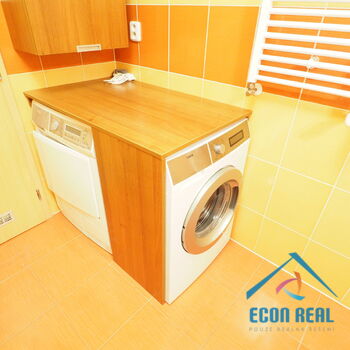 Pronájem krásného bytu 3+kk s terasou, zahradou a 2 místy k parkování, Platanova, Jesenice