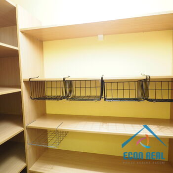 Pronájem krásného bytu 3+kk s terasou, zahradou a 2 místy k parkování, Platanova, Jesenice