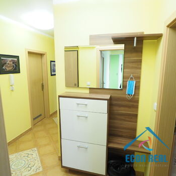 Pronájem krásného bytu 3+kk s terasou, zahradou a 2 místy k parkování, Platanova, Jesenice