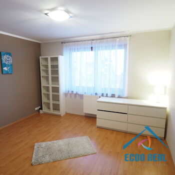 Pronájem krásného bytu 3+kk s terasou, zahradou a 2 místy k parkování, Platanova, Jesenice