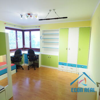 Pronájem krásného bytu 3+kk s terasou, zahradou a 2 místy k parkování, Platanova, Jesenice