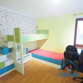 Pronájem krásného bytu 3+kk s terasou, zahradou a 2 místy k parkování, Platanova, Jesenice