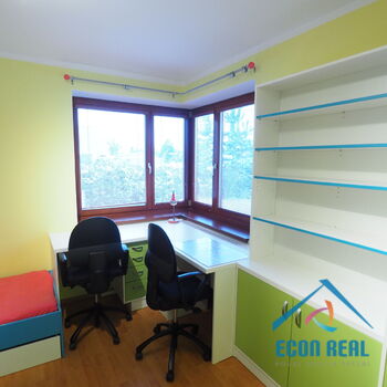 Pronájem krásného bytu 3+kk s terasou, zahradou a 2 místy k parkování, Platanova, Jesenice