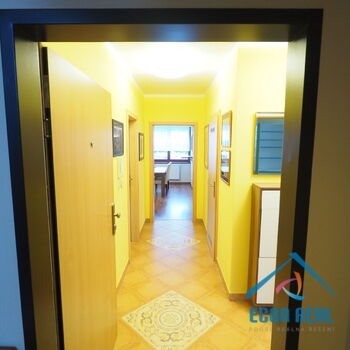 Pronájem krásného bytu 3+kk s terasou, zahradou a 2 místy k parkování, Platanova, Jesenice