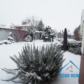 Pronájem krásného bytu 3+kk s terasou, zahradou a 2 místy k parkování, Platanova, Jesenice