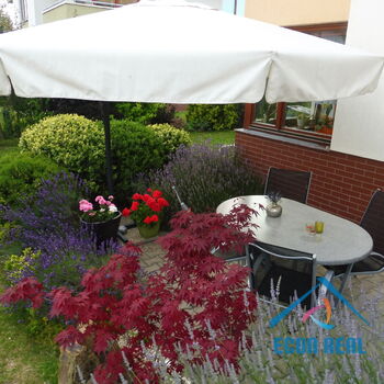 Pronájem krásného bytu 3+kk s terasou, zahradou a 2 místy k parkování, Platanova, Jesenice