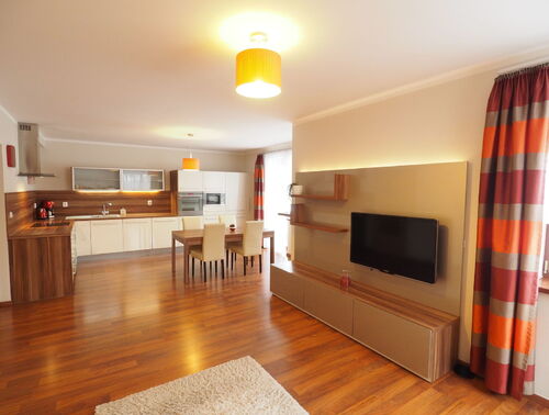 Fotografie nemovitosti - Pronájem krásného bytu 3+kk s terasou, zahradou a 2 místy k parkování, Platanova, Jesenice