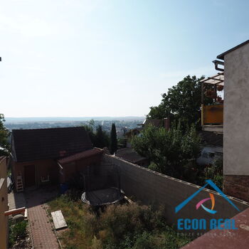 Pronájem světlého bytu 2kk (1+1) po reko, 32m2, přímo na Husově nám., Benátky nad Jizerou