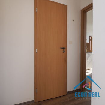 Pronájem světlého bytu 2kk (1+1) po reko, 32m2, přímo na Husově nám., Benátky nad Jizerou