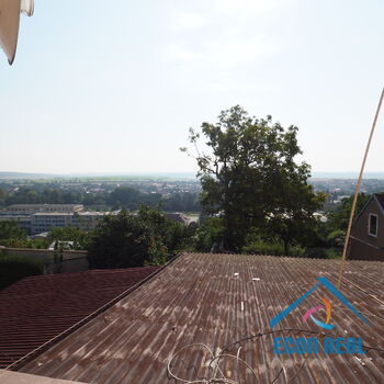 Pronájem světlého bytu 2kk (1+1) po reko, 32m2, přímo na Husově nám., Benátky nad Jizerou