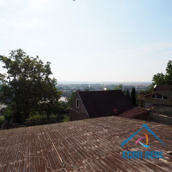 Pronájem světlého bytu 2kk (1+1) po reko, 32m2, přímo na Husově nám., Benátky nad Jizerou