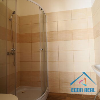 Pronájem světlého bytu 2kk (1+1) po reko, 32m2, přímo na Husově nám., Benátky nad Jizerou