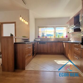 Vzdušný a prostorný byt 2kk s terasou, sklepem a garážovým stáním, P. Beneše, Praha 9 Letňany