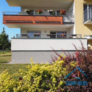 Vzdušný a prostorný byt 2kk s terasou, sklepem a garážovým stáním, P. Beneše, Praha 9 Letňany