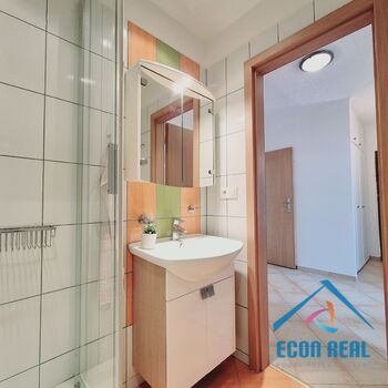 Prodej světlého a praktického bytu 3+1, s 3 komorami a lodžií 7 m2, Pohnertova, Praha 8 Kobylisy