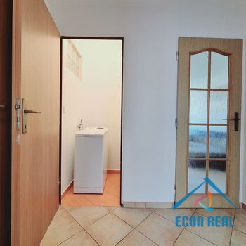 Prodej světlého a praktického bytu 3+1, s 3 komorami a lodžií 7 m2, Pohnertova, Praha 8 Kobylisy