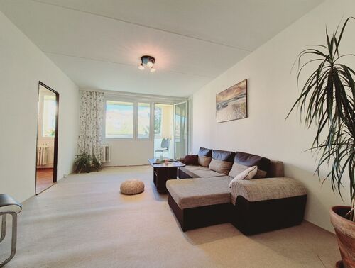 Fotografie nemovitosti - Prodej světlého a praktického bytu 3+1, s 3 komorami a lodžií 7 m2, Pohnertova, Praha 8 Kobylisy