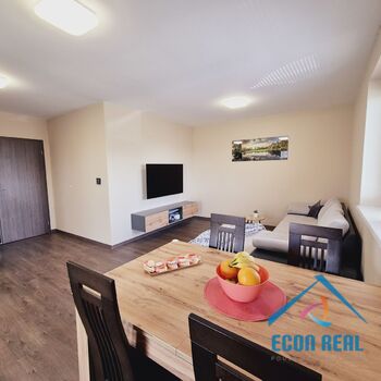 Prodej novostavby RD (B), s velkou, rovinatou zahradou, pozemky 899 m2, TČ, Plaňany, okres Kolín