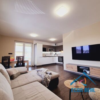 Prodej novostavby RD (B), s velkou, rovinatou zahradou, pozemky 899 m2, TČ, Plaňany, okres Kolín