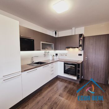 Prodej novostavby RD (B), s velkou, rovinatou zahradou, pozemky 899 m2, TČ, Plaňany, okres Kolín