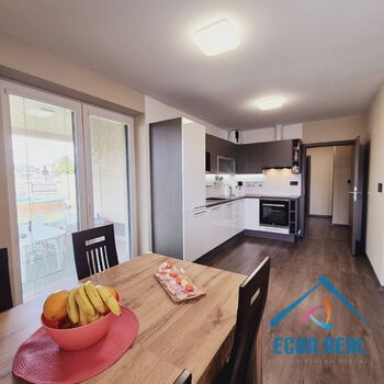 Prodej novostavby RD (B), s velkou, rovinatou zahradou, pozemky 899 m2, TČ, Plaňany, okres Kolín