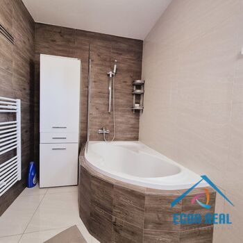 Prodej novostavby RD (B), s velkou, rovinatou zahradou, pozemky 899 m2, TČ, Plaňany, okres Kolín