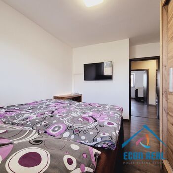 Prodej novostavby RD (B), s velkou, rovinatou zahradou, pozemky 899 m2, TČ, Plaňany, okres Kolín