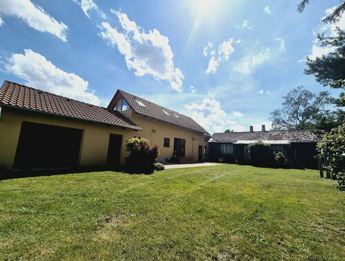 Fotografie nemovitosti - Prodej domu 4+1 se zahradou, 1887 m2 pozemky, 2 stavby, dvojgaráž, Pravonín, okres Benešov